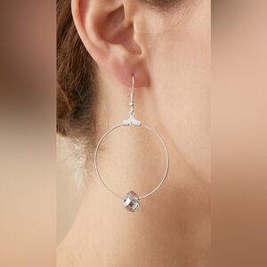 Silver-Tone Hoop Earrings with Faceted Crystal Beads – Minimalist Style NEW